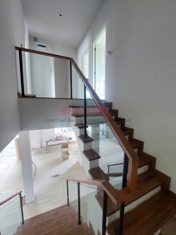 รับติดตั้งและออกแบบราวกระจก  รับติดตั้งและออกแบบราวกระจก